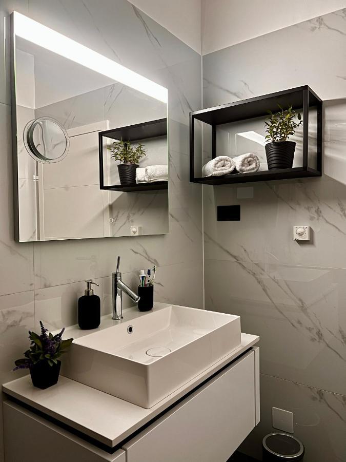 Apartment White Pearl - New Grebastica